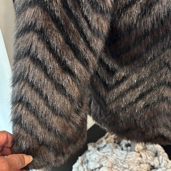 Plush Chevron Teddy Jacket in Brown - Picture 3 of 7